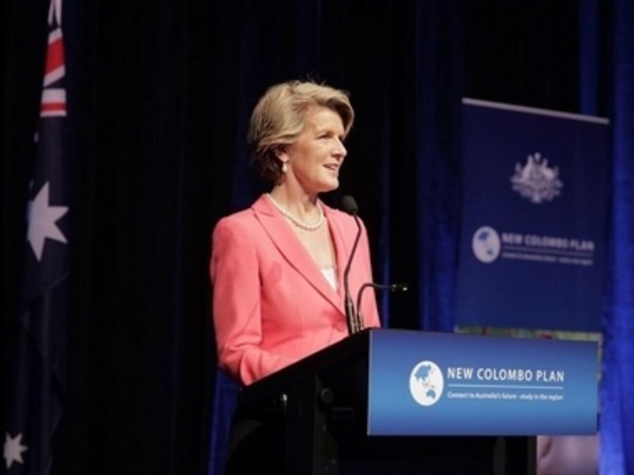 Глава австралийского МИДа Джули Бишоп не называет имена чиновников, против которых применены санкции, чтобы &nbsp;те не вывели средства со счетов