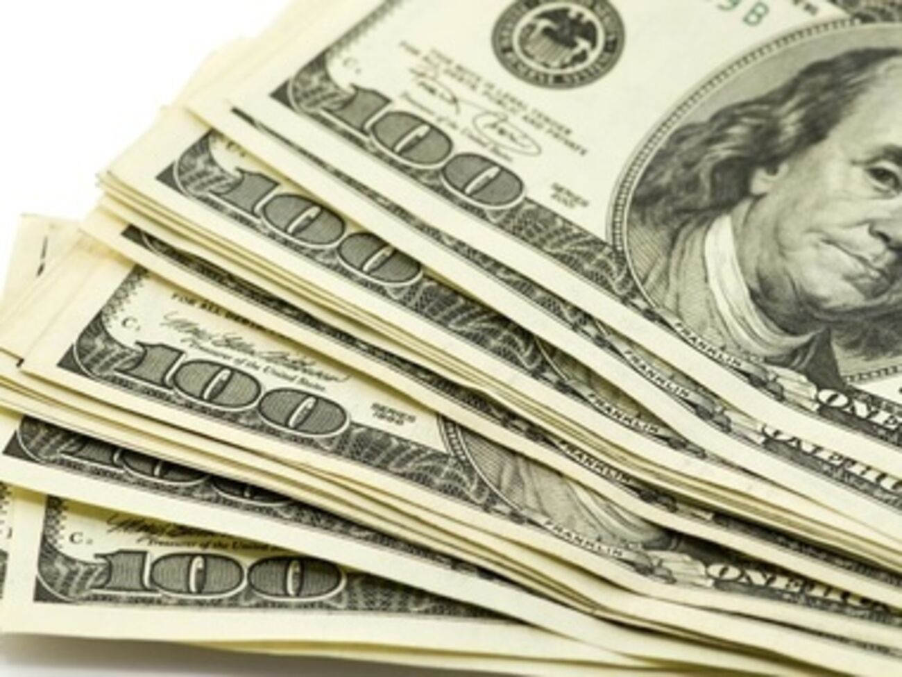 Доллар стали покупать дороже, а продавать дешевле