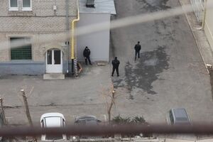 На территории предприятий находится полиция