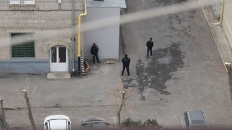 На территории предприятий находится полиция