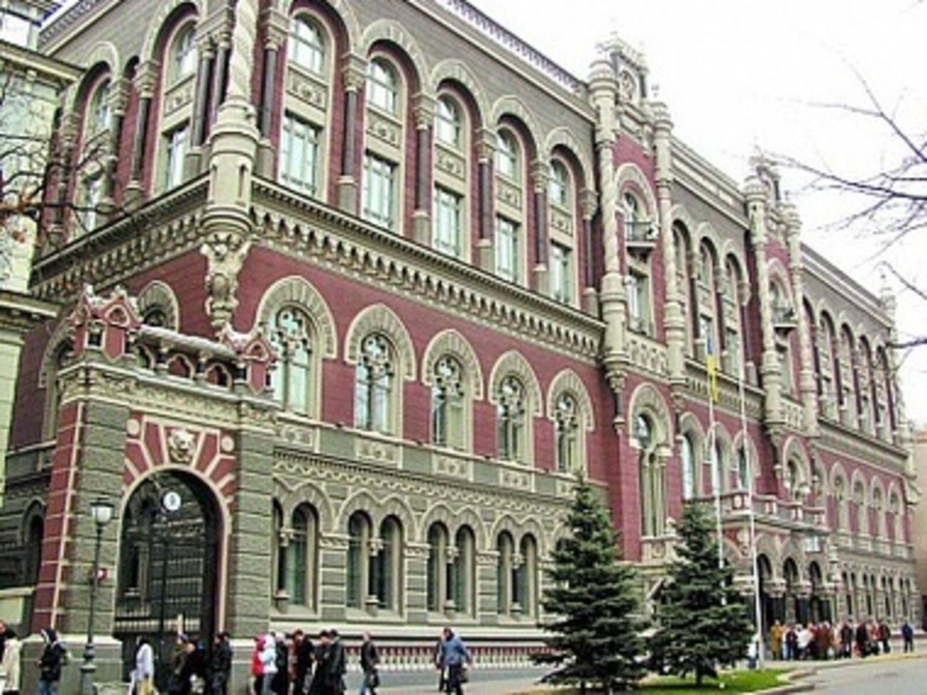 НБУ постепенно уменьшает срок между перечислением гривны клиентом и покупкой банком для него валюты