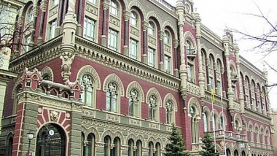 НБУ постепенно уменьшает срок между перечислением гривны клиентом и покупкой банком для него валюты