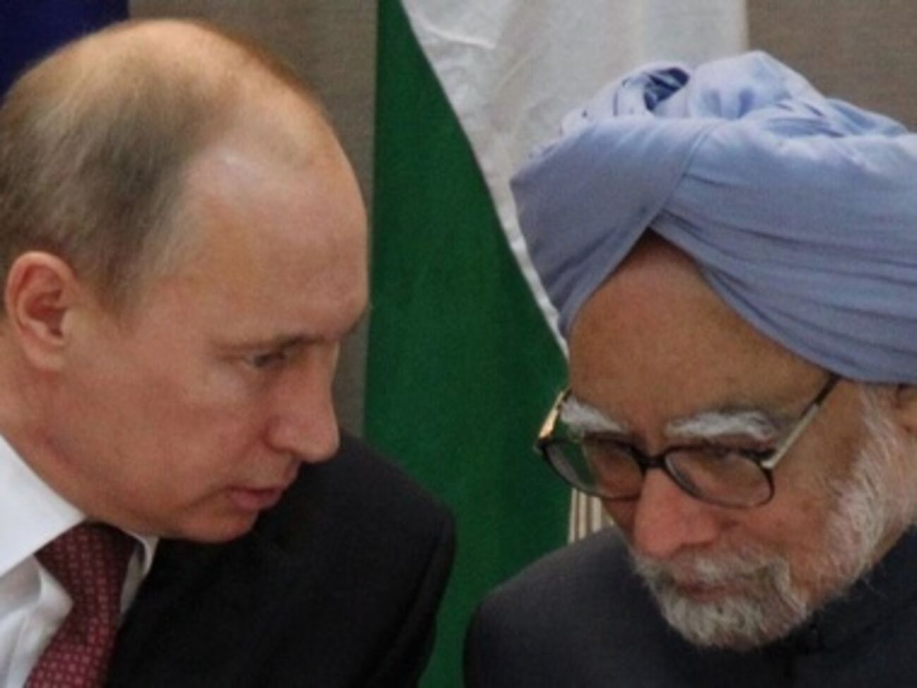 Манмохан Сингх обсудил с Путиным ситуацию в Украине