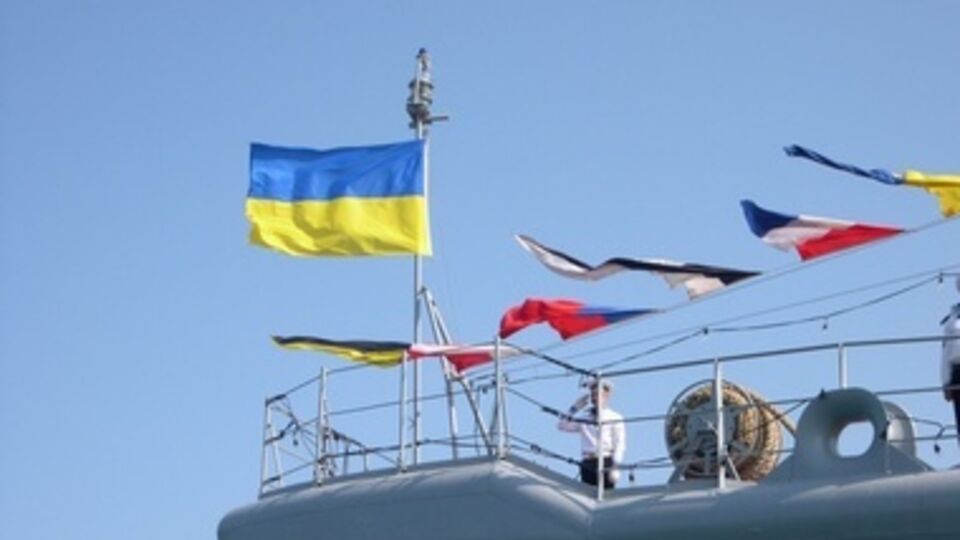 Корвет готовится к штурму