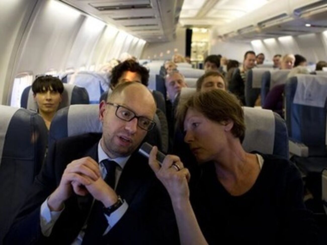 По пути в Брюссель Арсений Яценюк успел дать интервью журналистке&nbsp;Suddeutsche Zeitung --- самой большой немецкой ежедневной газеты