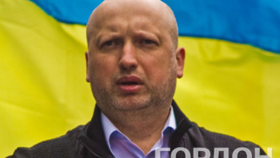 Турчинов заявил о напряженной ситуации в АРК