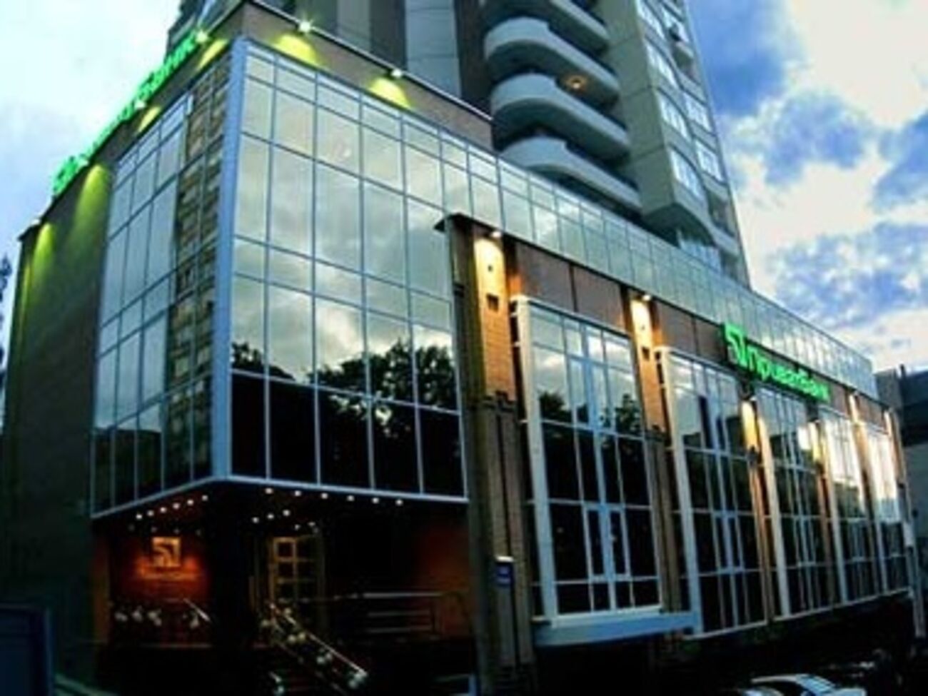 Ограничения не коснулись безналичных расчетов