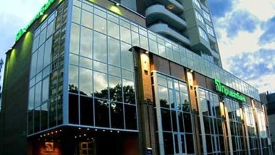 Ограничения не коснулись безналичных расчетов