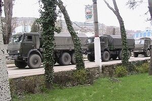 Штабы пограничных войск в Крыму захватили вооруженные люди
