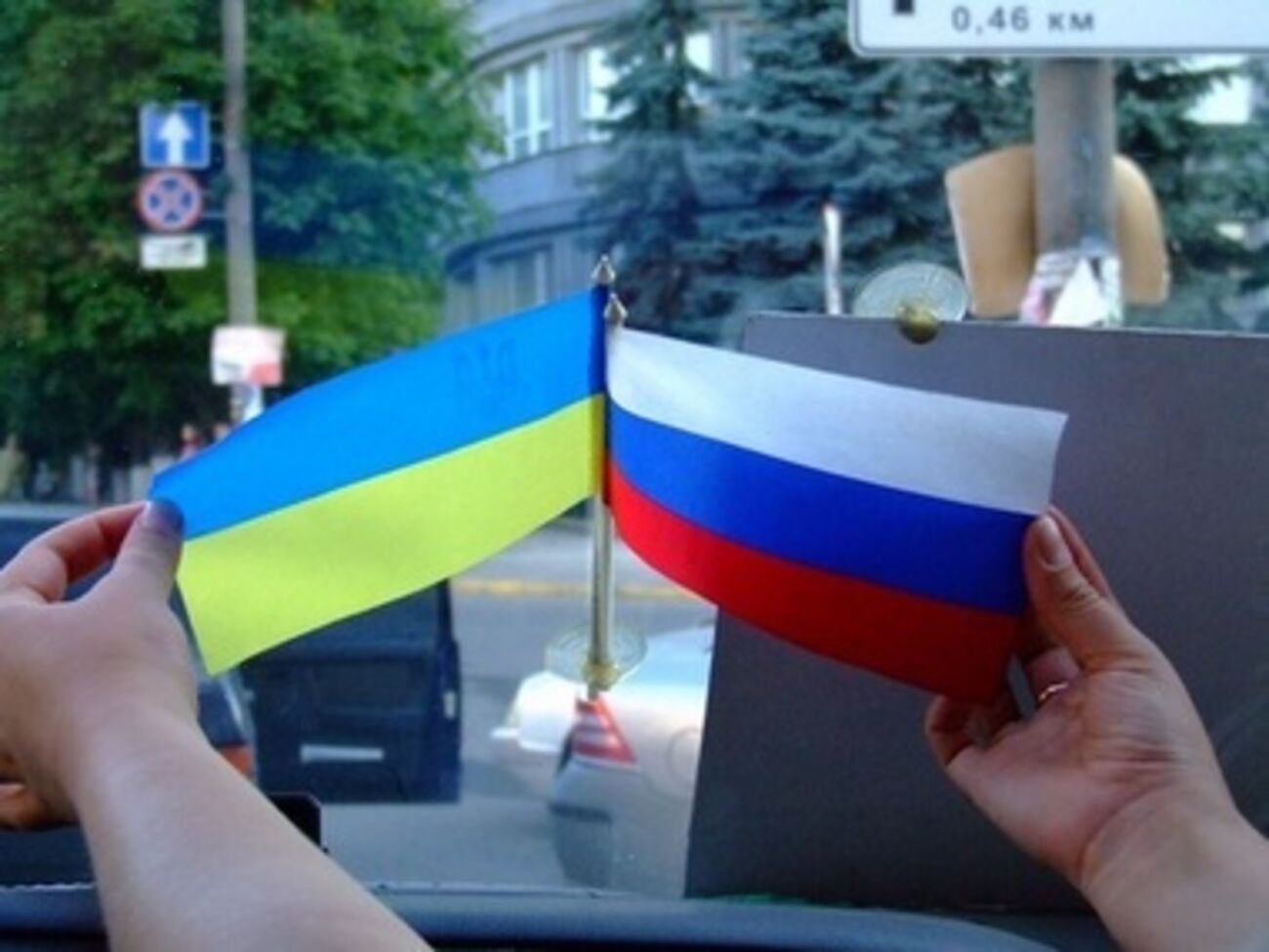 Украина и Россия установили дипломатические отношения 14 февраля 1992 года