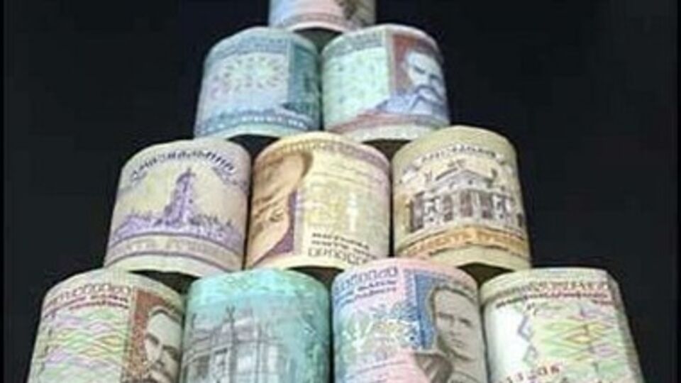 Гривна продолжает терять свои позиции