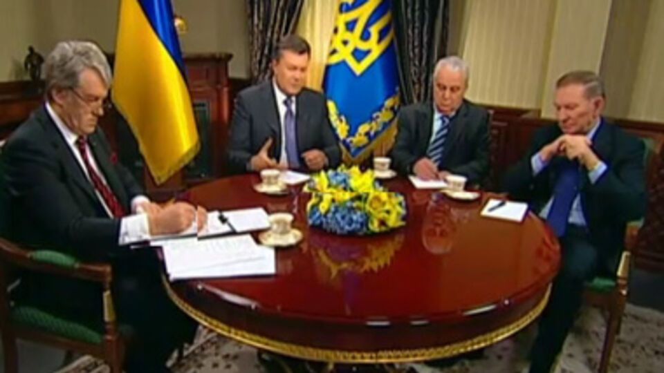 Сейчас за бывшими высокопоставленными чиновниками сохраняются дома в Конча-Заспе и кабинеты в Кабмине