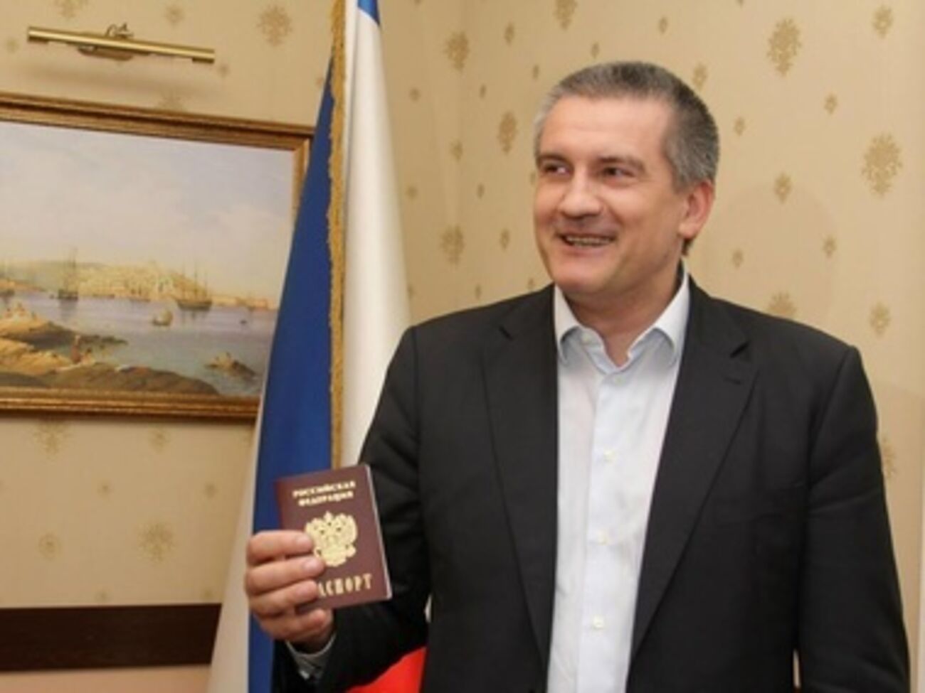 Аксенов стал гражданином России