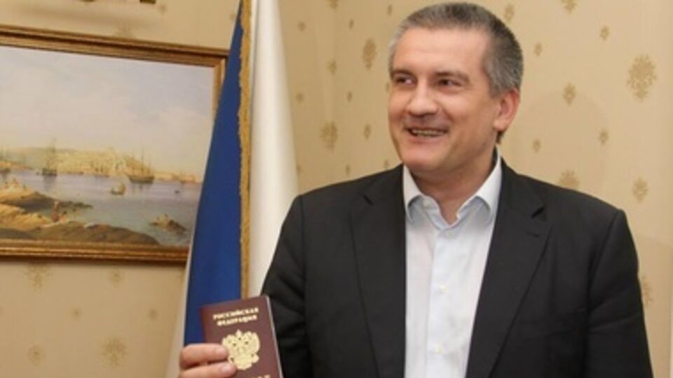 Аксенов стал гражданином России