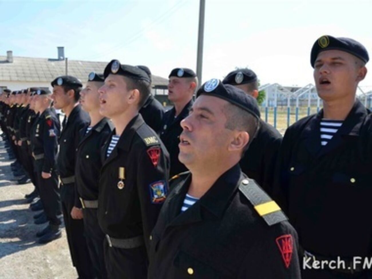 Присяге изменили около 200 служащих