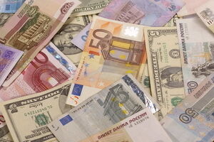 Доллар снова пересек черту в 10 грн