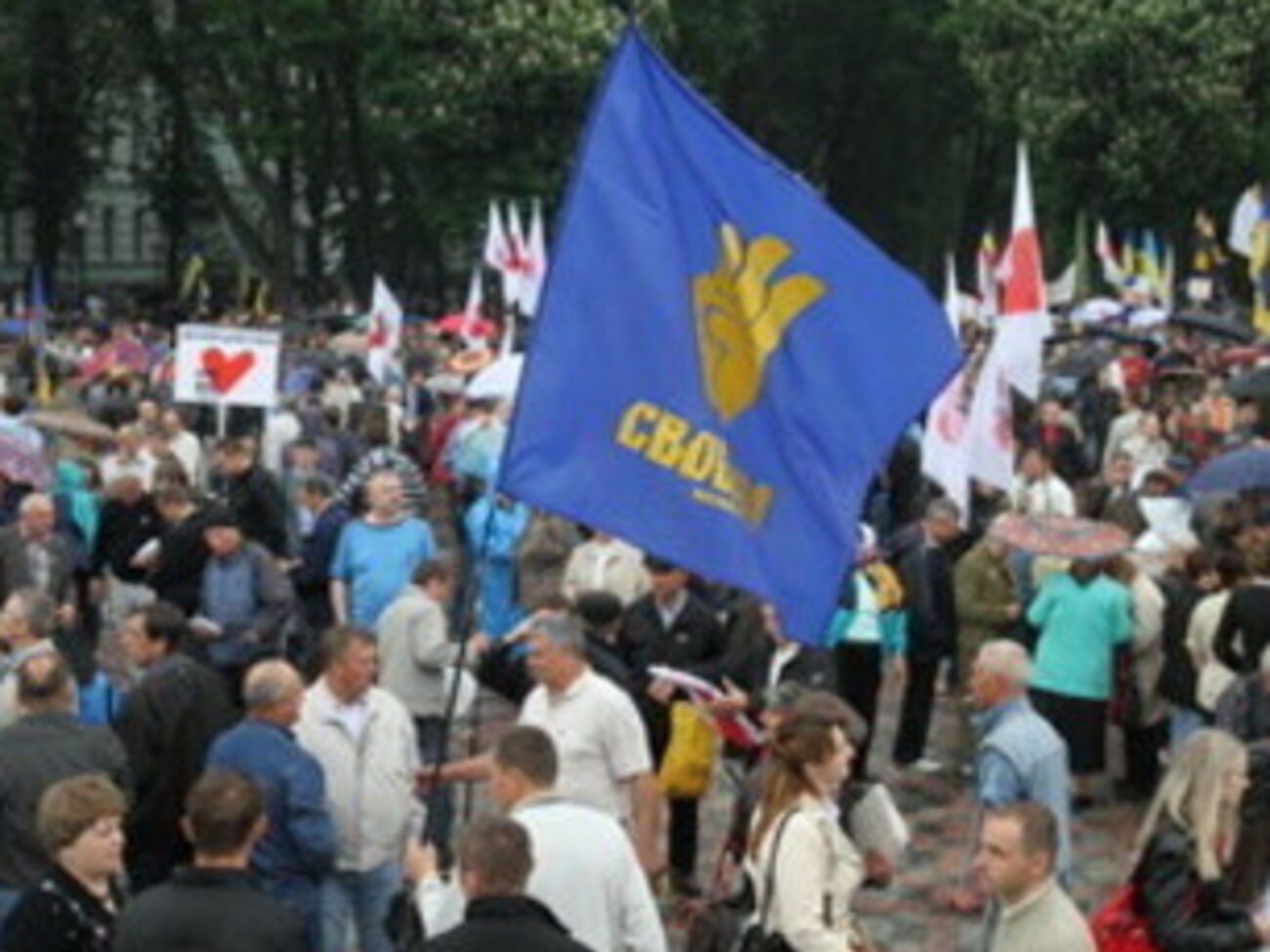 После поднятия флага России севастопольские курсанты спели Гимн Украины