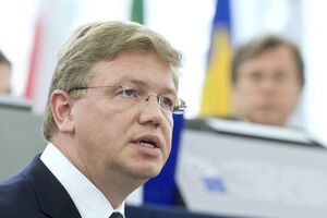 Фюле поздравил украинцев с подписанием Договора об ассоциации с ЕС