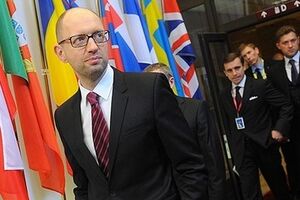 Яценюк в Брюсселе предложил создать единую экономическую политику