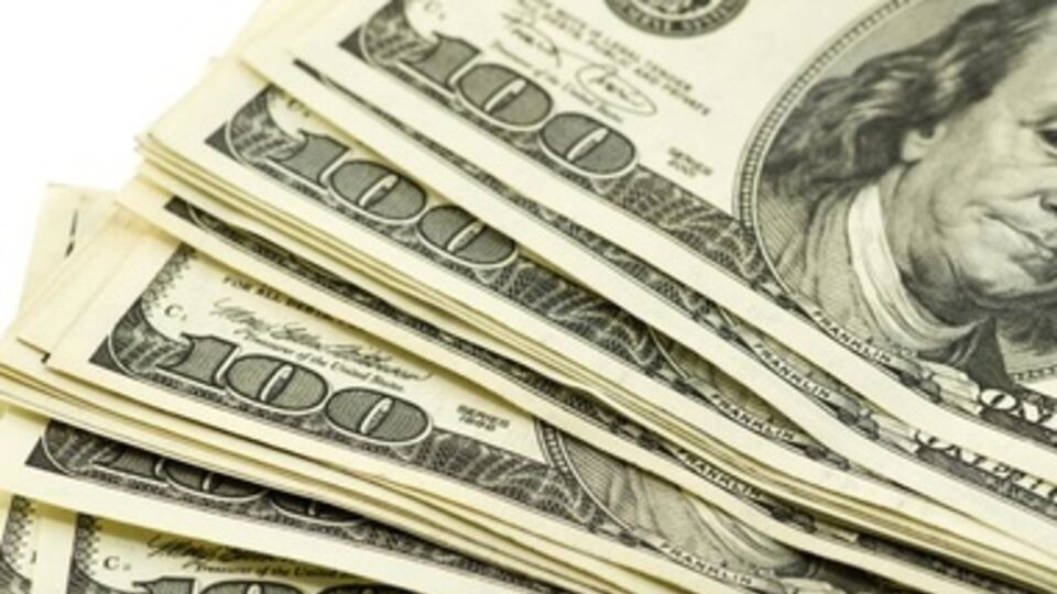 Гривня упала по отношению к доллару и евро