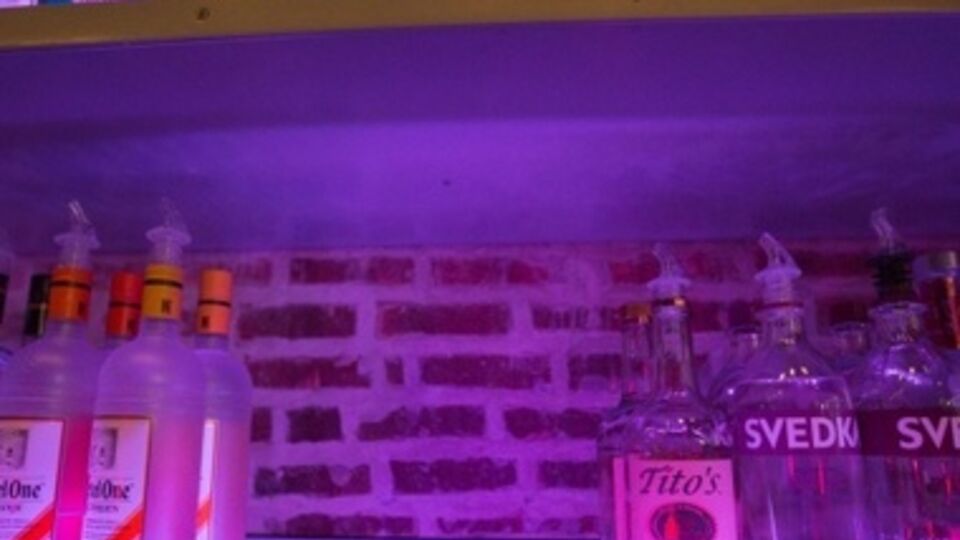 Канадские провинции Саскачеван и Манитоба предлагают запретить продажу русской водки в магазинах и барах