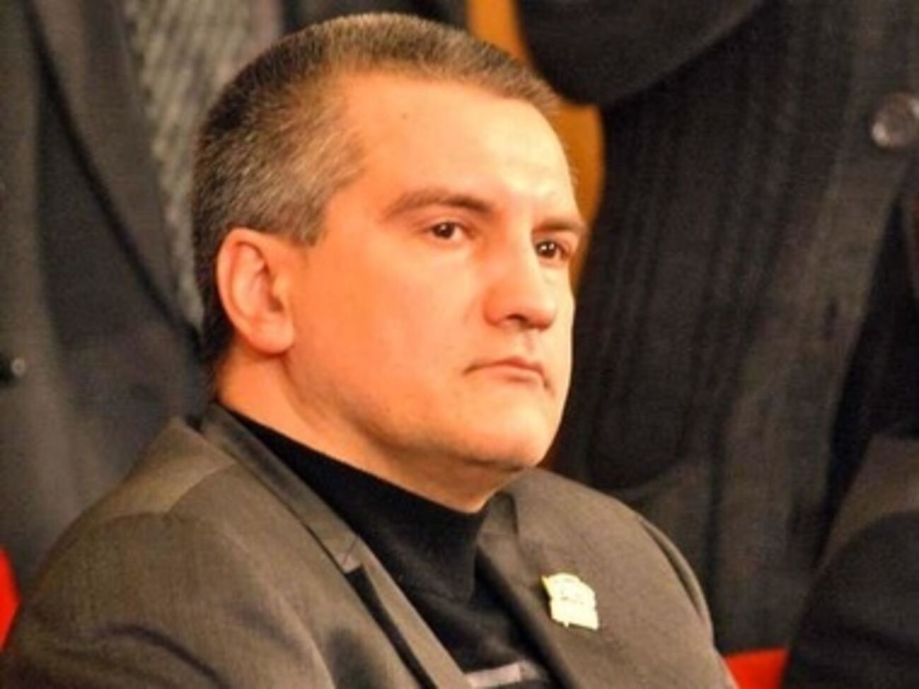 Аксенов считает, что "грязь надо лечить грязью"