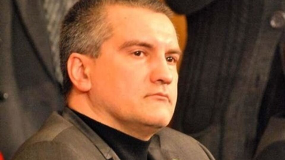 Аксенов считает, что "грязь надо лечить грязью"