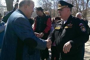 Российские военный продолжают давление на украинские части в Крыму