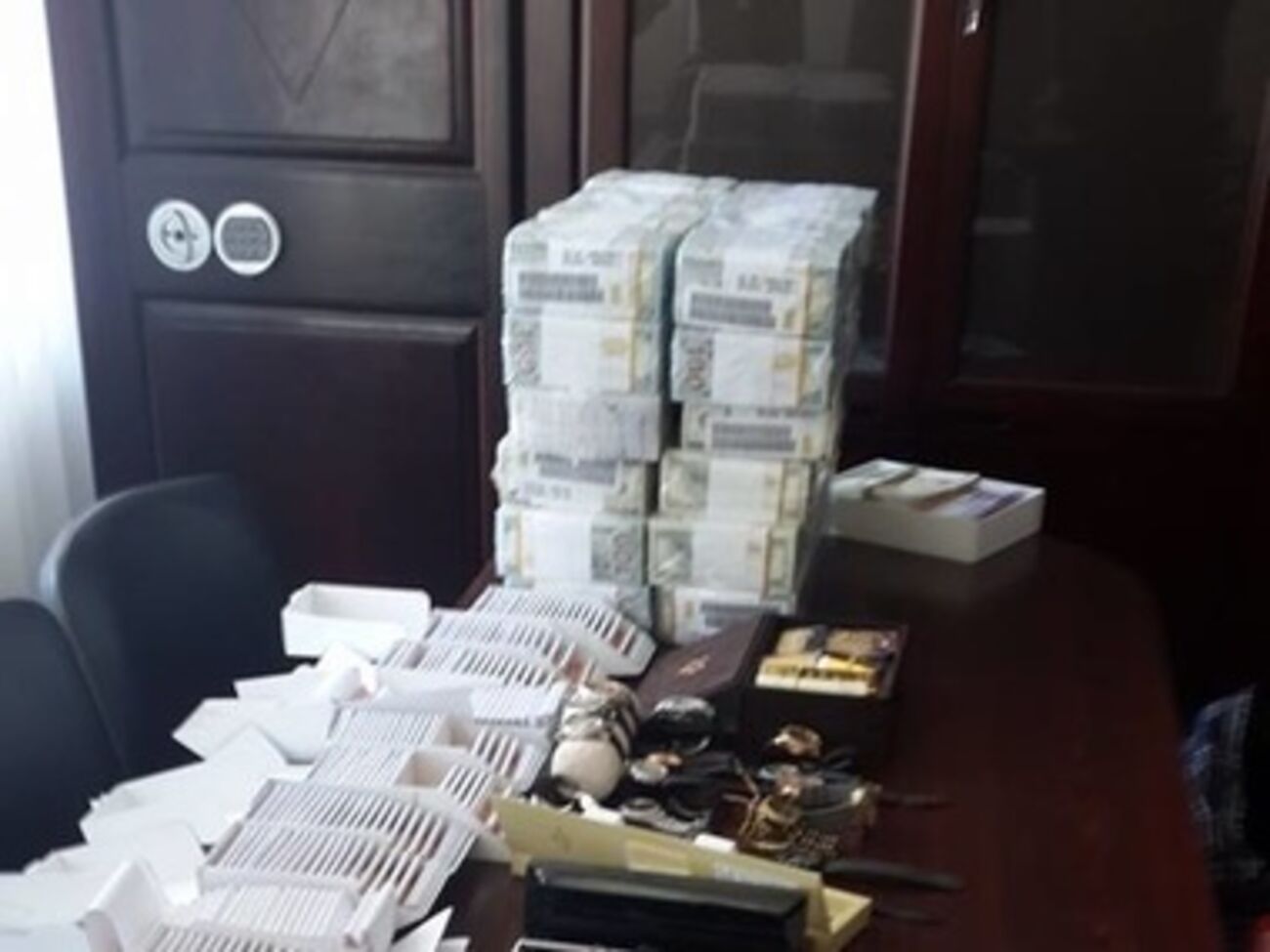 Аваков:&nbsp;Часть изъятого на обыске у Ставицкого