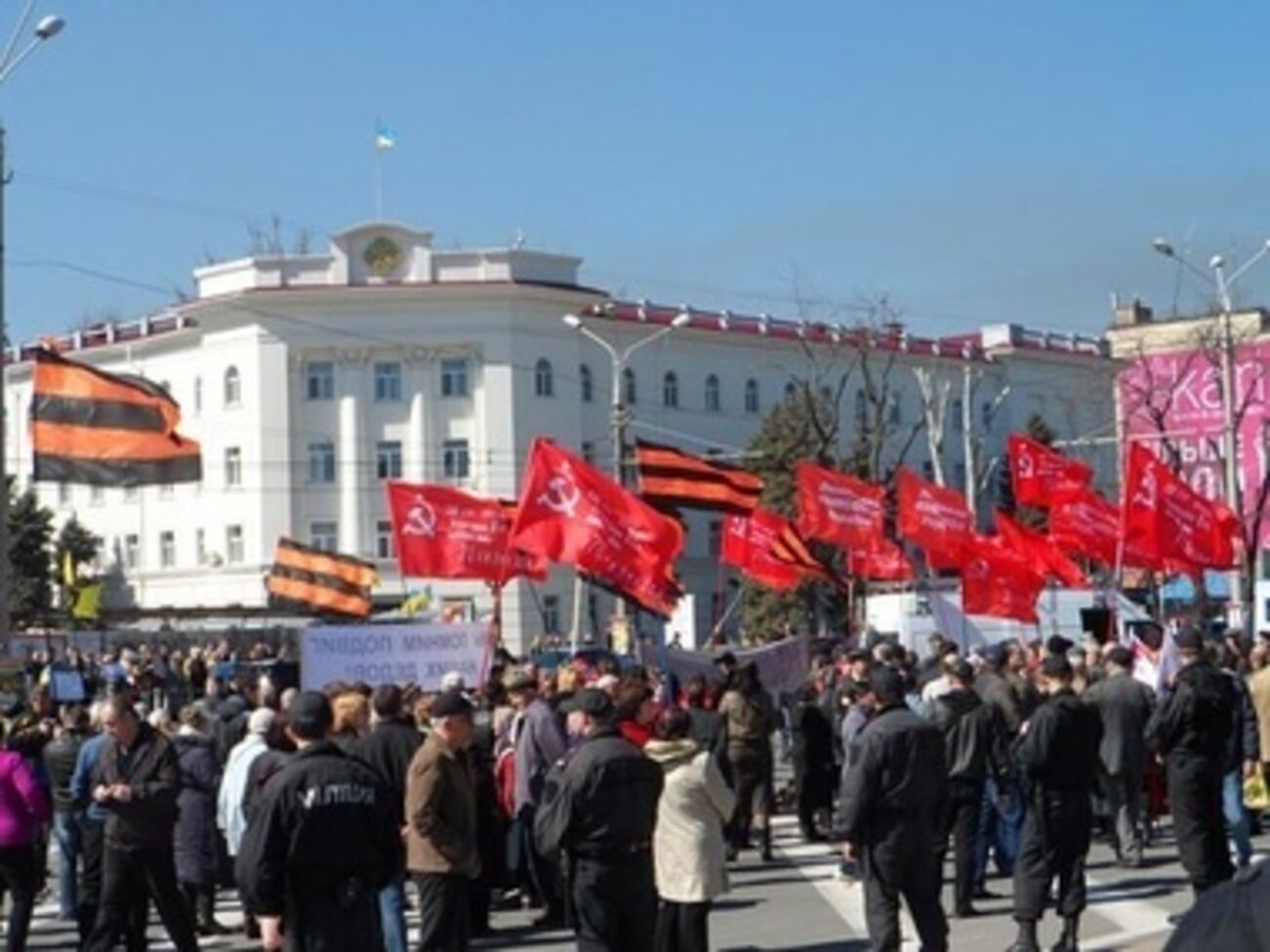 За федерализацию в Херсоне выступили около 300 человек