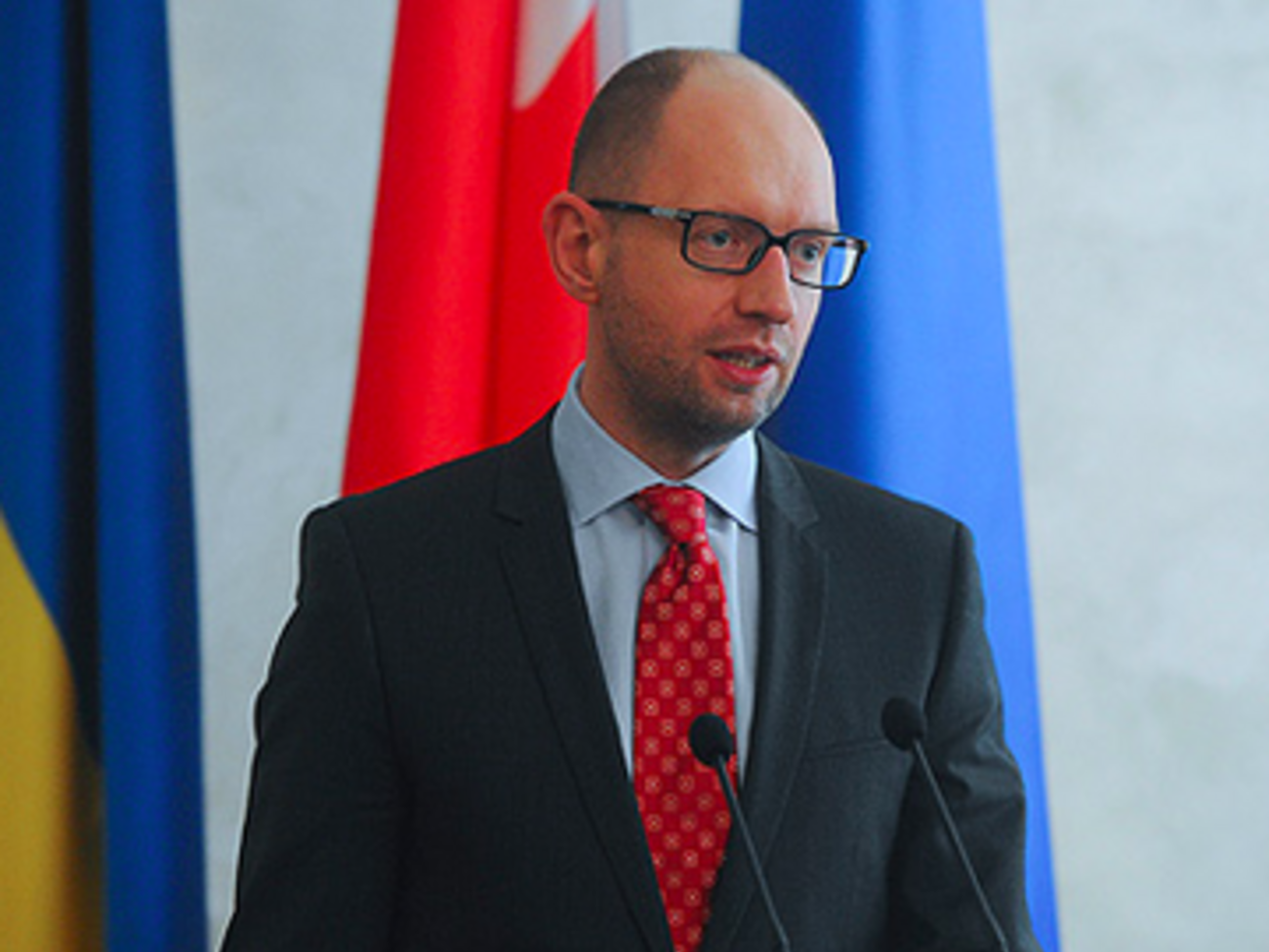 Яценюк хочет, чтоб в бюджет наконец начали поступать деньги