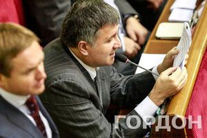 Глава МВД Арсен Аваков отмечает, что в данной ситуации было очень опасно плохо охранять спецобъекты