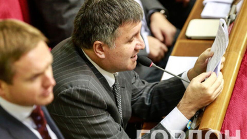 Глава МВД Арсен Аваков отмечает, что в данной ситуации было очень опасно плохо охранять спецобъекты