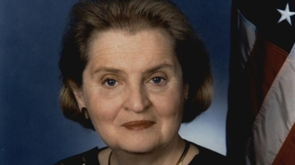 Мадлен Олбрайт была государственным секретарем США при Билле Клинтоне с 1997 по 2001 год