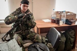 Морпехи в Феодосии отказываются выходить из части без оружия и техники