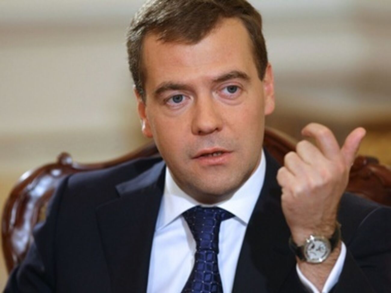 Медведев обещает налоговые каникулы для предприятий Крыма и возможность беспрепятственного движения товаров через новую границу