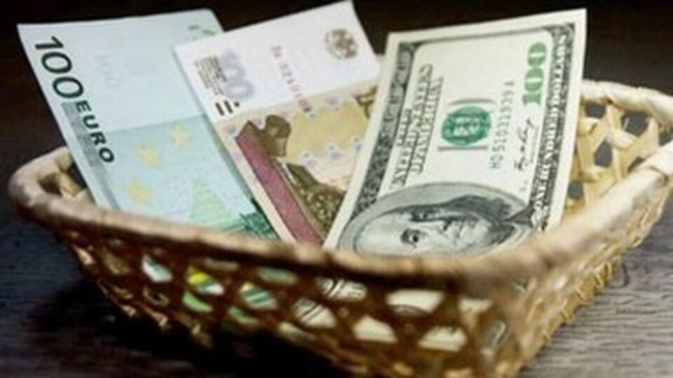 Гривна сумела удержать свои позиции ниже 11 гривен