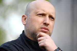 Турчинов обязал правительство принять меры по оборудованию военных городков для размещения войск