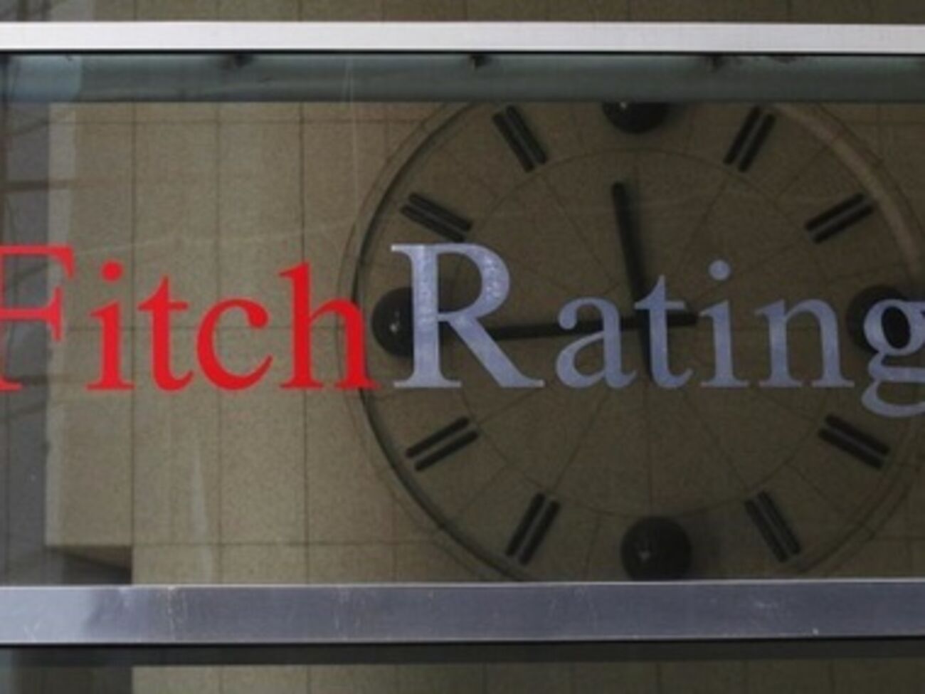 21 марта Fitch снизило прогноз по рейтингу России со "стабильного" на "негативный"