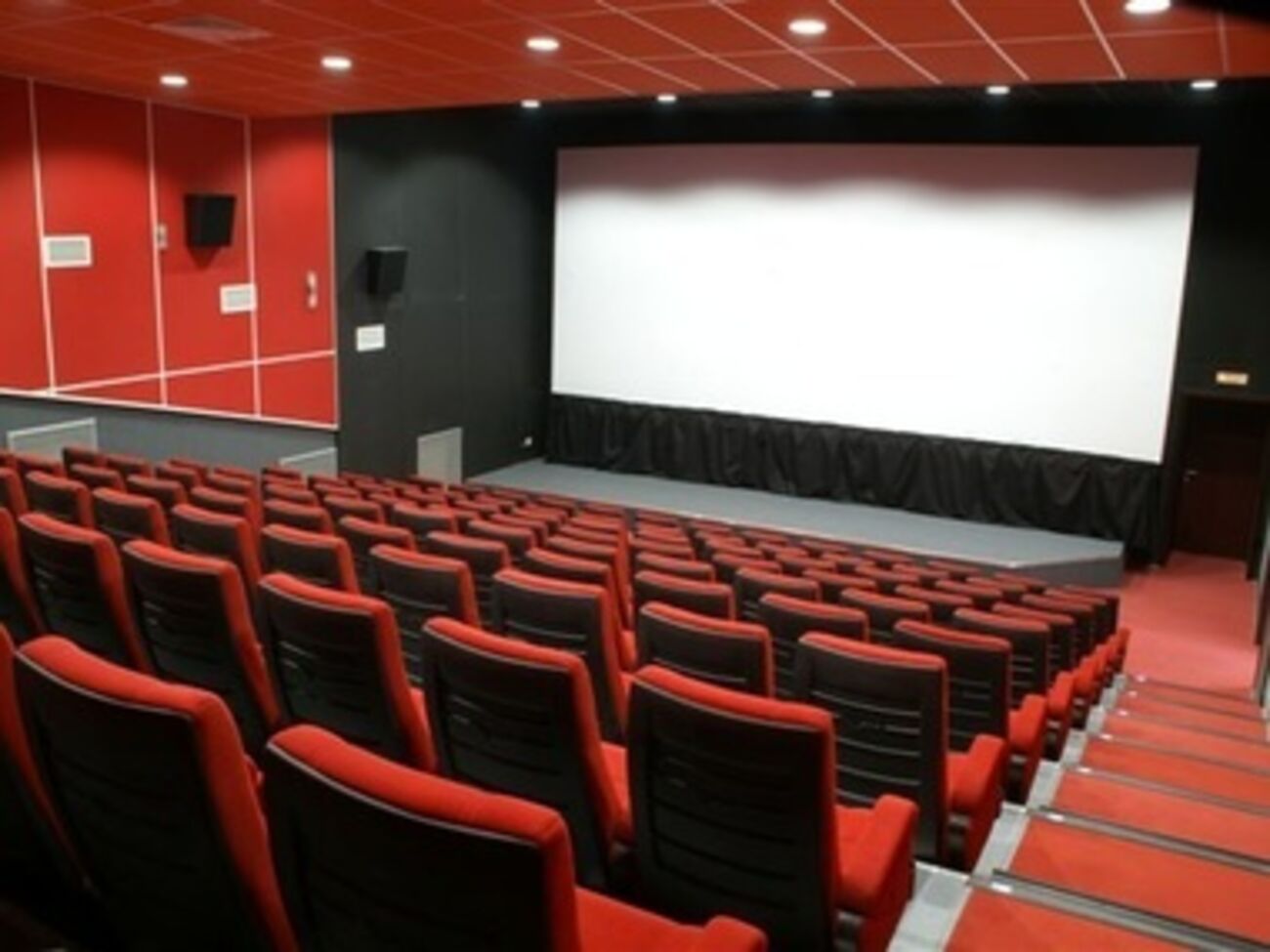 Крымский кинопрокат рассчитывает в ближайшее время начать показывать фильмы на русском языке