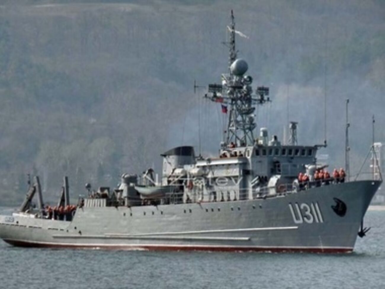 Тральщик "Черкассы" продолжает маневры