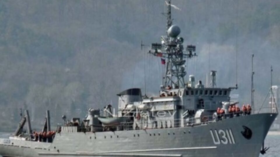 Тральщик "Черкассы" продолжает маневры