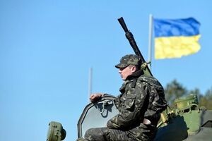 Украинские военные будут возвращаться из Крыма с гордо поднятыми флагами и оружием, заявил Коваль