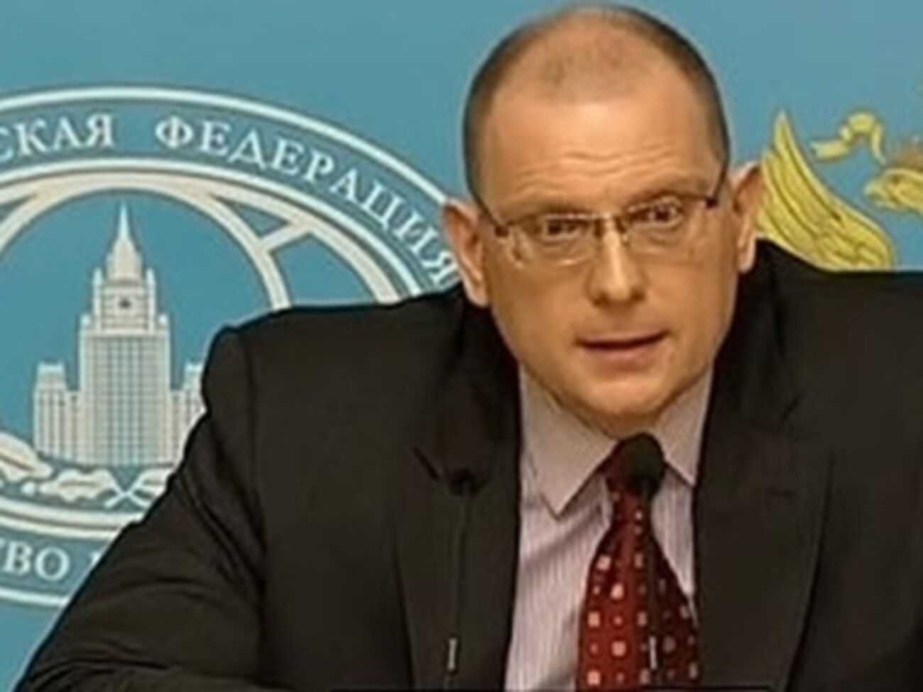 По мнению Константина Долгова, украинские власти пытаются "отсечь людей, в т.ч. миллионы русскоязычных, от правдивой информации о бесчинствах ультранационалистов и неофашистов"