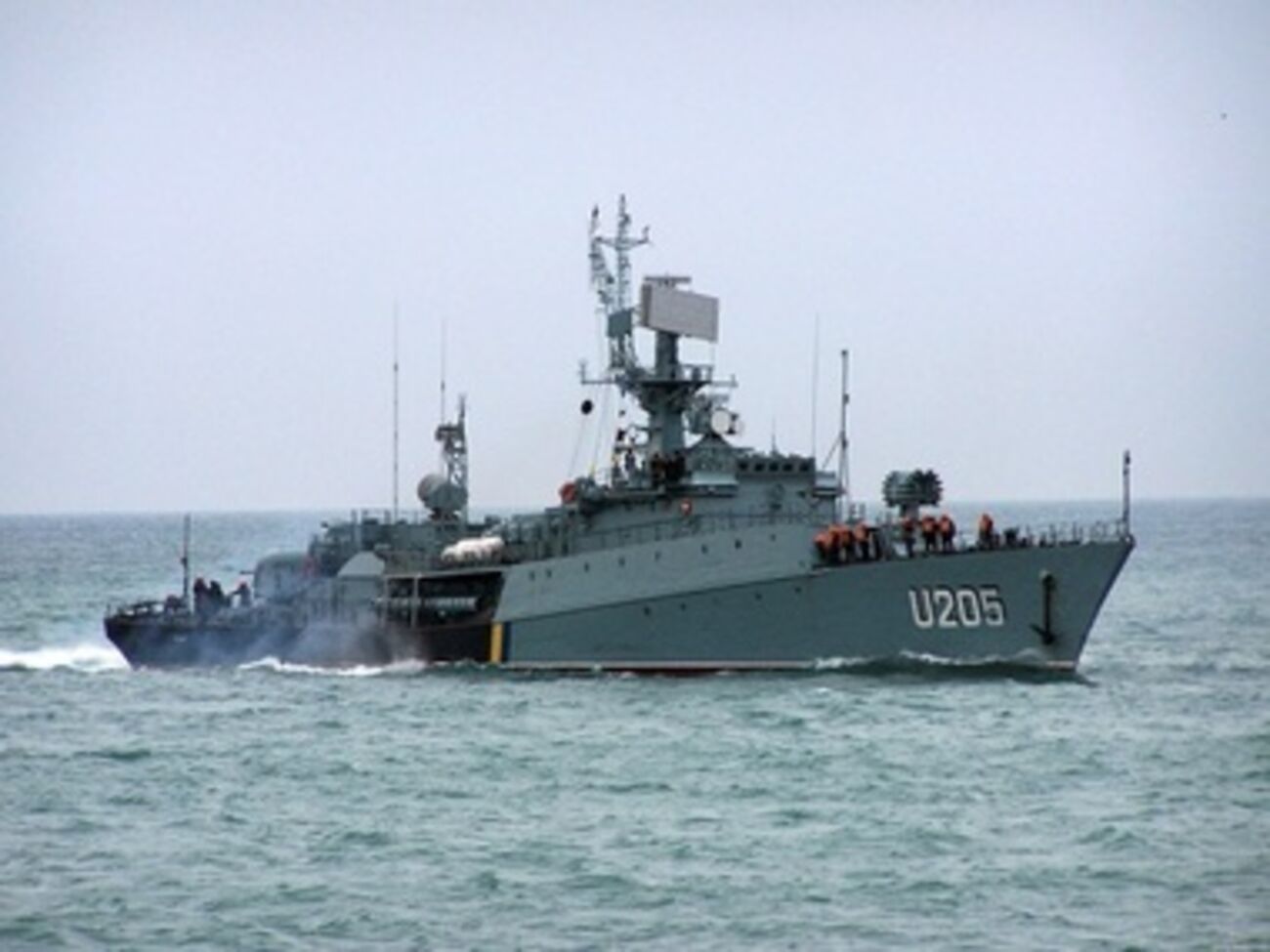В составе ВМС Украины на данный момент остаются: два боевых корабля, три вспомогательных судна и 5 катеров.