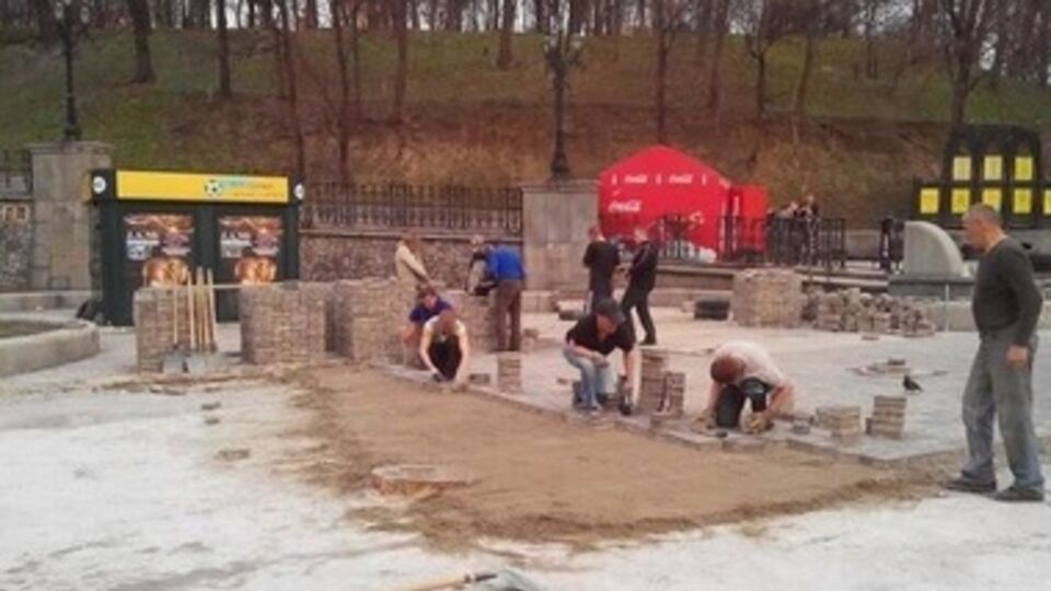 Новая брусчатка по размеру такая же, как и старая