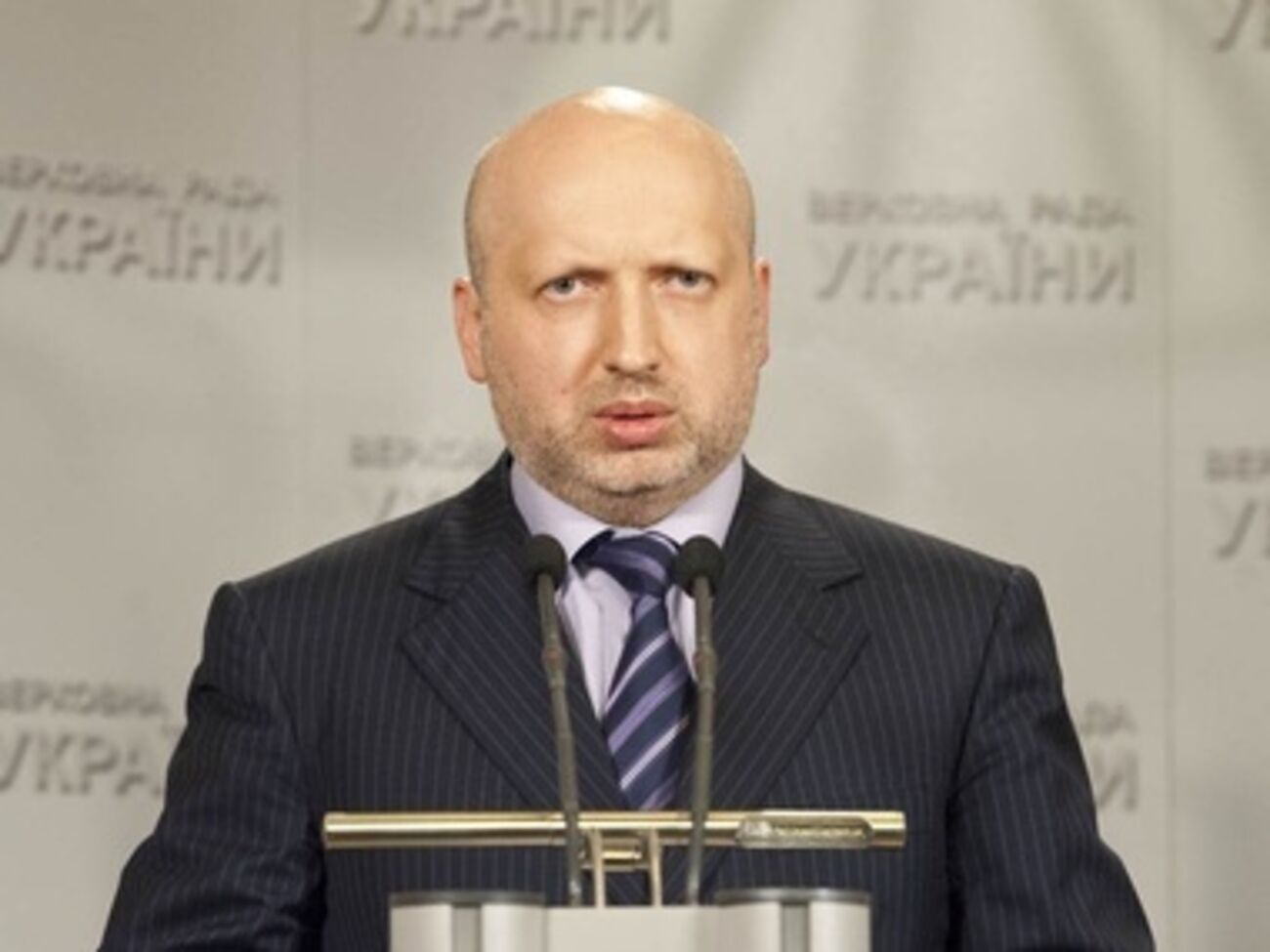 Турчинов предлагает официально пригласить иностранных военных на учения