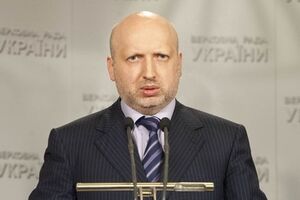 Турчинов предлагает официально пригласить иностранных военных на учения