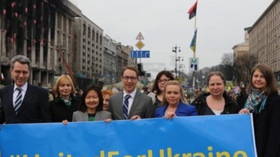 Посол США Джеффри Пайетт и другие политики на Майдане незалежности