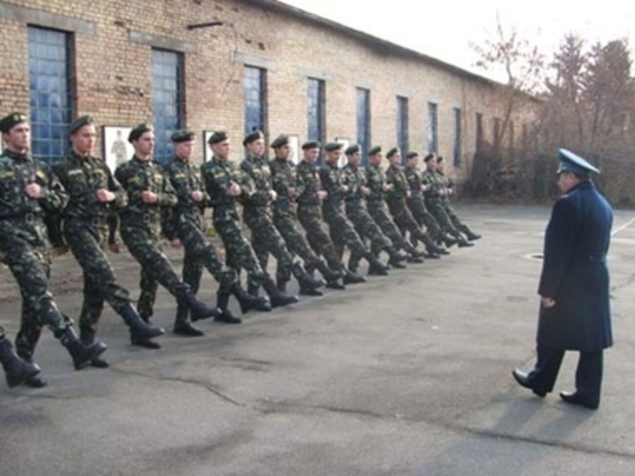 Занятия на военной кафедре в Национальном авиационном университете